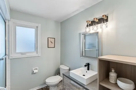 35 Forest Heights Street Whitby ON L1R 1T5