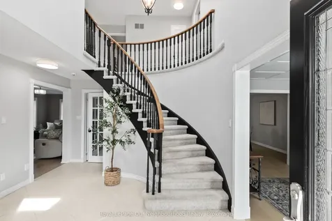 35 Forest Heights Street Whitby ON L1R 1T5