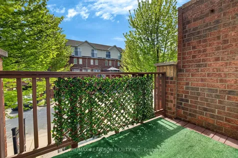 2 Hedge End Road Toronto ON M1B 5Z8