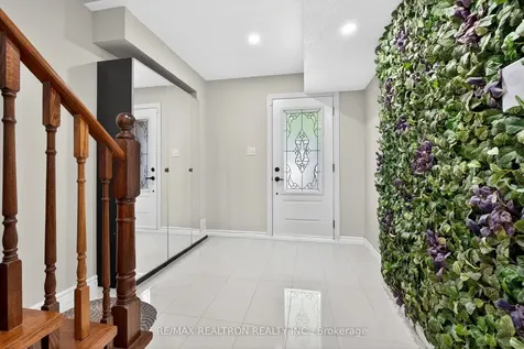 2 Hedge End Road Toronto ON M1B 5Z8