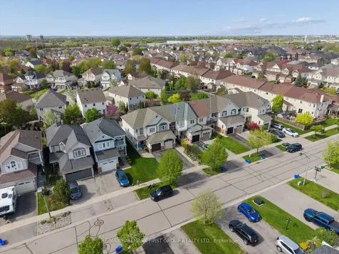 52 Anchorage Avenue Whitby ON L1N 9P1