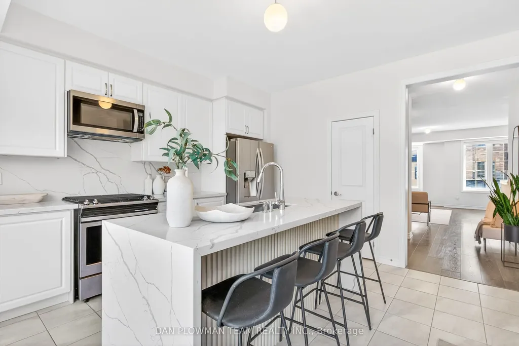 30 Hallmark Way Whitby ON L1P 0K2