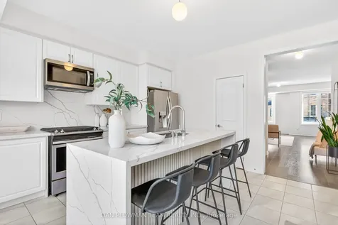 30 Hallmark Way Whitby ON L1P 0K2
