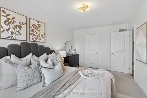 30 Hallmark Way Whitby ON L1P 0K2