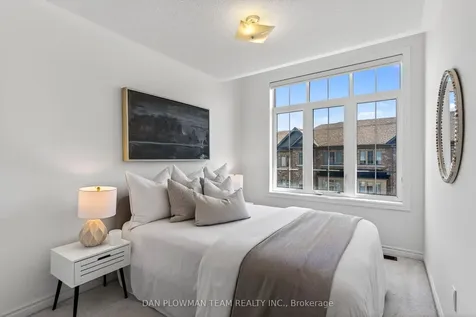 30 Hallmark Way Whitby ON L1P 0K2