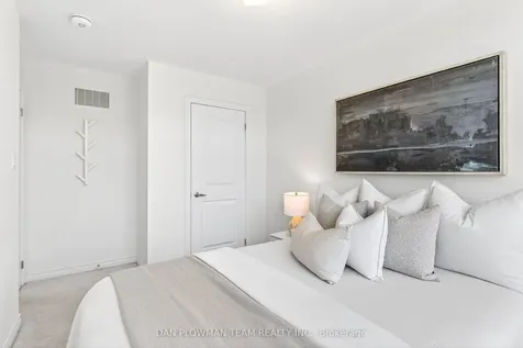 30 Hallmark Way Whitby ON L1P 0K2