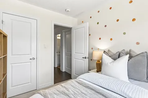 30 Hallmark Way Whitby ON L1P 0K2