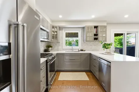 15 Stanford Crescent Clarington ON L1B 1G1