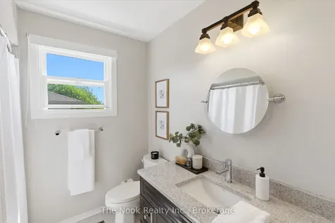 15 Stanford Crescent Clarington ON L1B 1G1