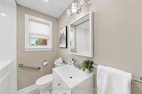 33 Ada Crescent Toronto ON M1P 4A9