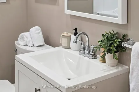 33 Ada Crescent Toronto ON M1P 4A9