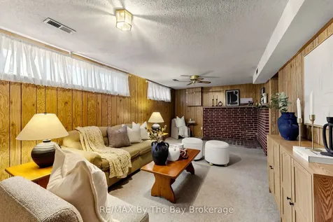 33 Ada Crescent Toronto ON M1P 4A9