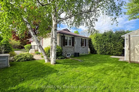 33 Ada Crescent Toronto ON M1P 4A9