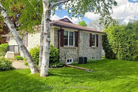 33 Ada Crescent Toronto ON M1P 4A9