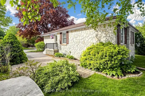 33 Ada Crescent Toronto ON M1P 4A9