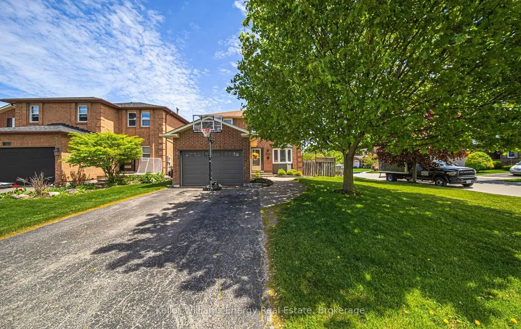 632 Chiron Crescent Pickering ON L1V 4T4