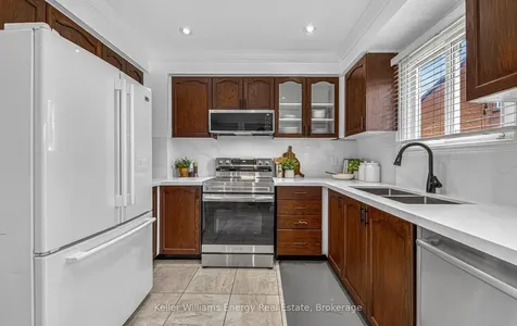 632 Chiron Crescent Pickering ON L1V 4T4