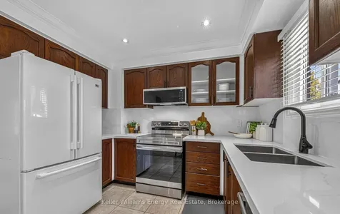 632 Chiron Crescent Pickering ON L1V 4T4