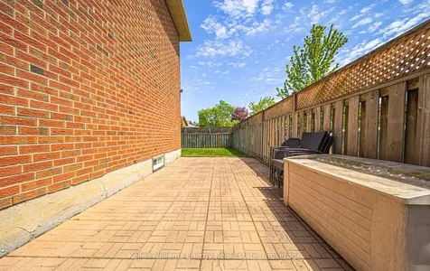 632 Chiron Crescent Pickering ON L1V 4T4