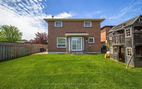 632 Chiron Crescent Pickering ON L1V 4T4