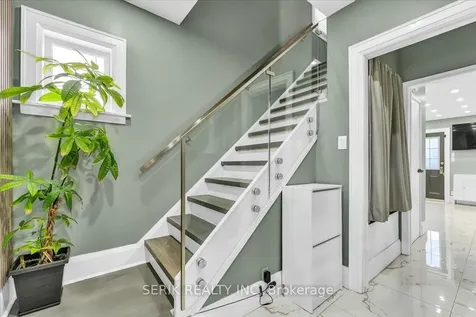 62 Harold Street Oshawa ON L1H 4Y3