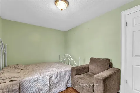 62 Harold Street Oshawa ON L1H 4Y3