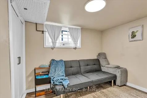 62 Harold Street Oshawa ON L1H 4Y3