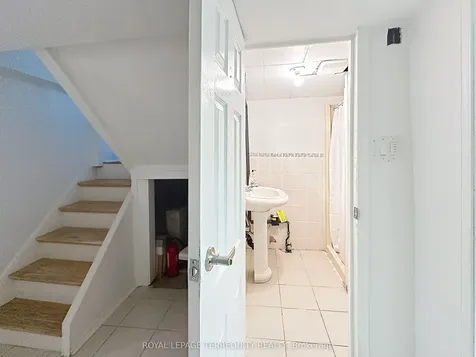 57 Queensdale Avenue Toronto ON M4J 1Y1