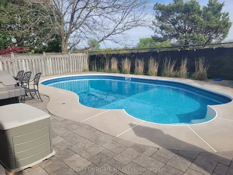 37 Wetherburn Drive Whitby ON L1P 1M7