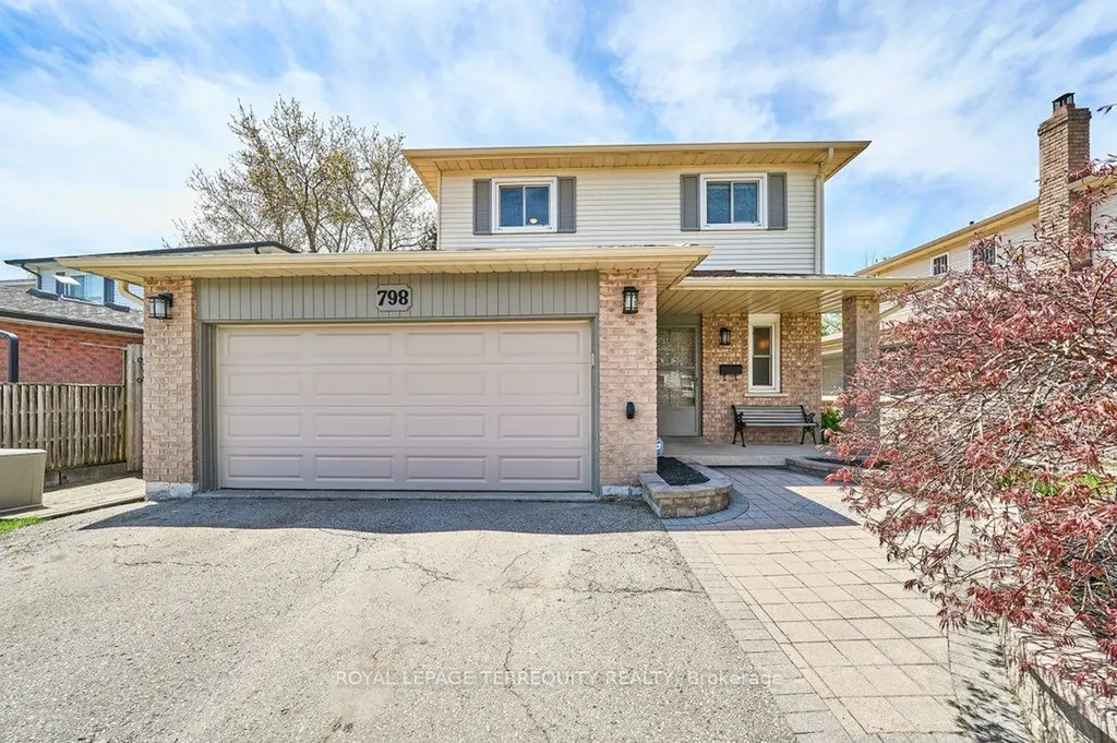 798 Greenbriar Drive Oshawa ON L1G 7J6