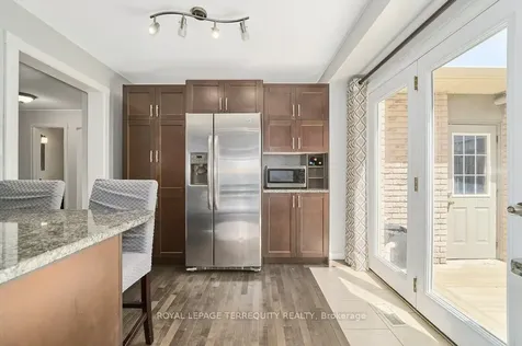 798 Greenbriar Drive Oshawa ON L1G 7J6