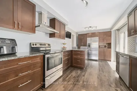 798 Greenbriar Drive Oshawa ON L1G 7J6