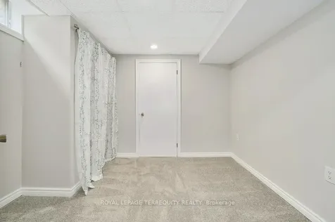 798 Greenbriar Drive Oshawa ON L1G 7J6