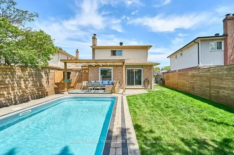 798 Greenbriar Drive Oshawa ON L1G 7J6