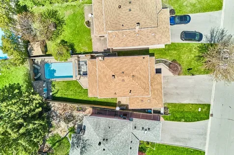798 Greenbriar Drive Oshawa ON L1G 7J6