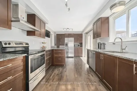 798 Greenbriar Drive Oshawa ON L1G 7J6
