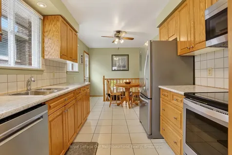 34 Brant Court Oshawa ON L1G 4M9