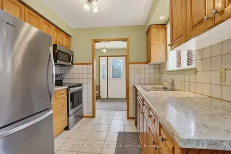 34 Brant Court Oshawa ON L1G 4M9