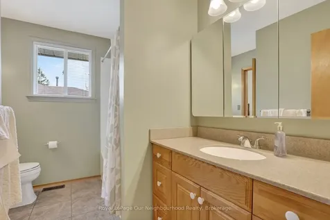 34 Brant Court Oshawa ON L1G 4M9