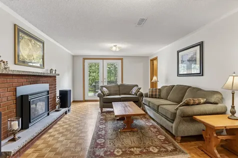 34 Brant Court Oshawa ON L1G 4M9