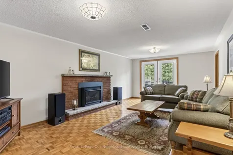 34 Brant Court Oshawa ON L1G 4M9