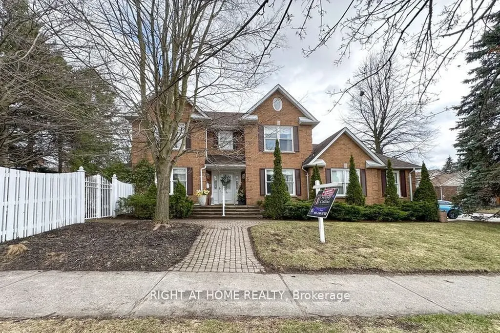 3 Hampstead Gate E Clarington ON L1E 1V2