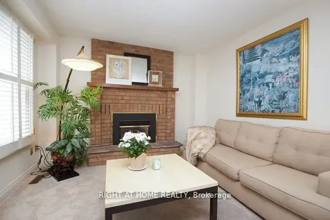 3 Hampstead Gate E Clarington ON L1E 1V2