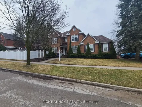3 Hampstead Gate E Clarington ON L1E 1V2