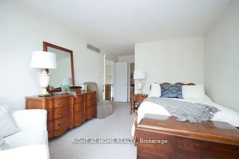 3 Hampstead Gate E Clarington ON L1E 1V2