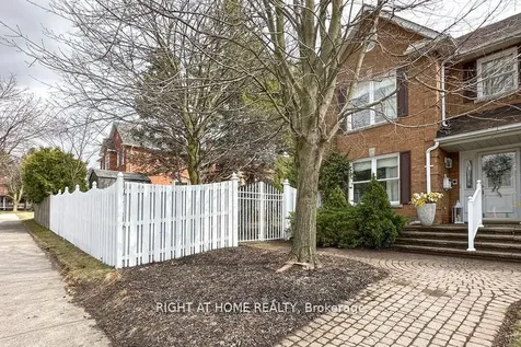 3 Hampstead Gate E Clarington ON L1E 1V2