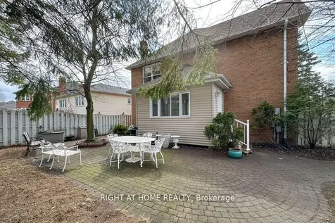 3 Hampstead Gate E Clarington ON L1E 1V2