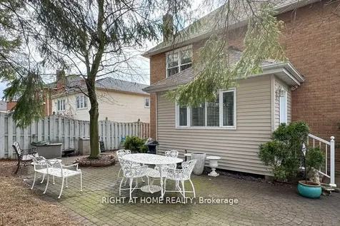 3 Hampstead Gate E Clarington ON L1E 1V2