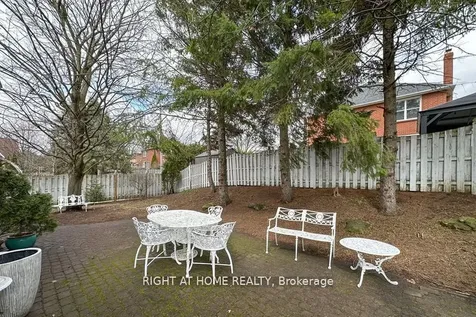 3 Hampstead Gate E Clarington ON L1E 1V2