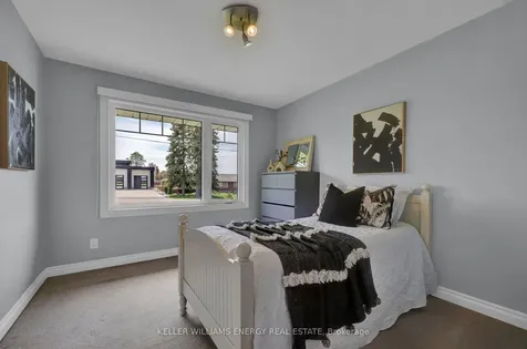 858 Swiss Heights Oshawa ON L1K 2A9